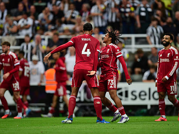 Jadi Hero Liverpool, Virgil van Dijk Ingatkan Rio Ngumoha untuk Rendah Hati