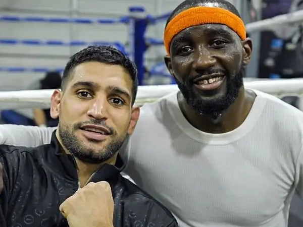 Terence Crawford (kanan) dan Amir Khan. (Foto: Fight TV)