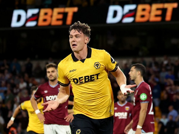 Striker Wolves, Jorgen Strand Larsen, dibidik Newcastle United. (Foto: Getty Images)