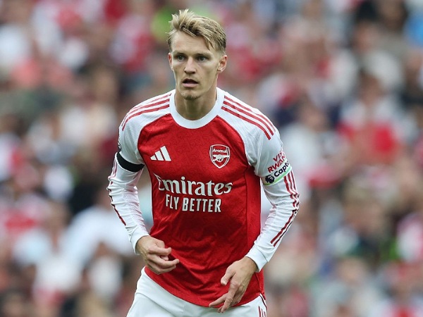 Tony Adams mempertanyakan kepemimpinan Martin Odegaard di Arsenal