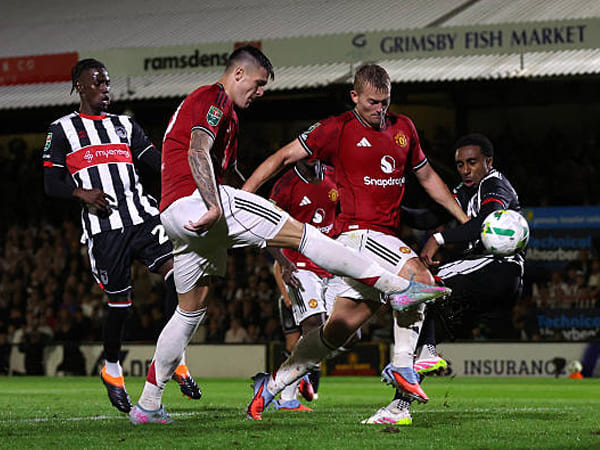 Grimsby Town Singkirkan Man United, Jones Soroti Daya Juang Setan Merah