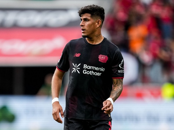 Arsenal mengincar bek Bayer Leverkusen, Piero Hincapie. (Foto: Rene Nijhuis/MB Media/Getty Images)