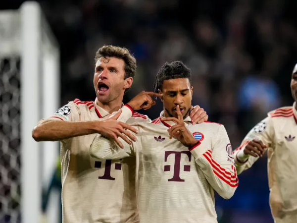 Thomas Muller dan Michael Olise (Sumber: Rene Nijhuis/MB Media/Getty Images)