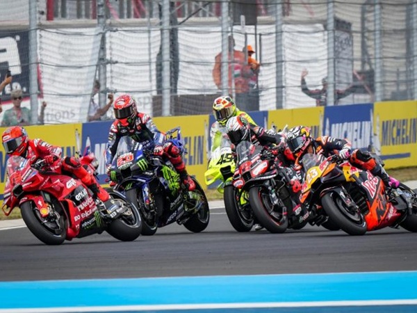 Marc Marquez memimpin balapan di MotoGP Hungaria