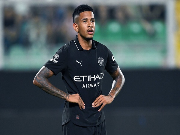 Tottenham gigit jari Savinho bertahan