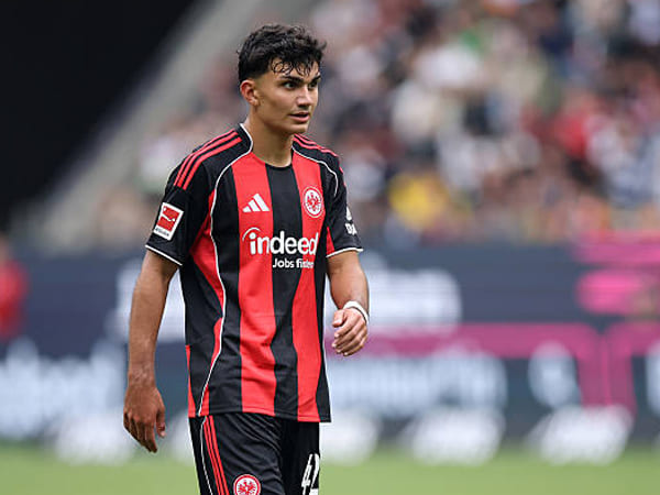 Liverpool Mulai Memantau Wonderkid Eintracht Frankfurt, Can Uzun