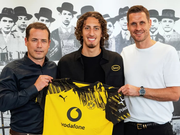 Fabio Silva bersama dengan Lars Ricken dan Sebastian Kehl