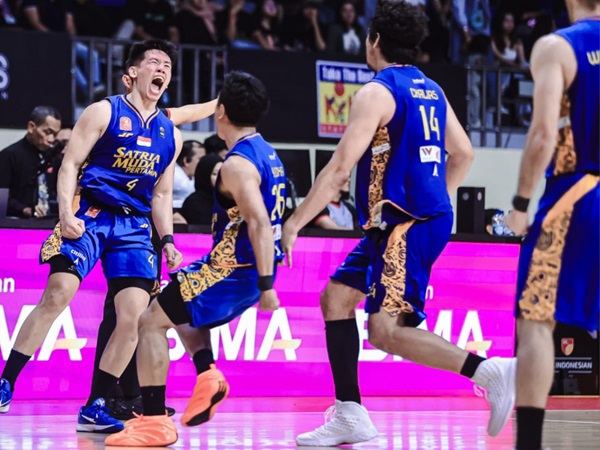 Satria Muda Angkat Trofi IBL All Indonesian Usai Sikat Dewa United
