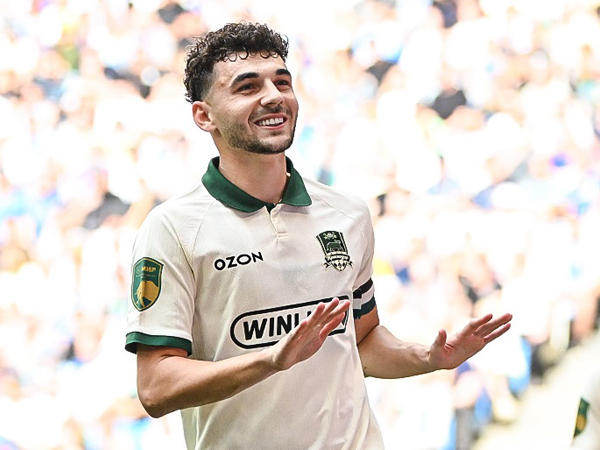 Beralih Haluan, Leeds United Lirik Eduard Spertsyan