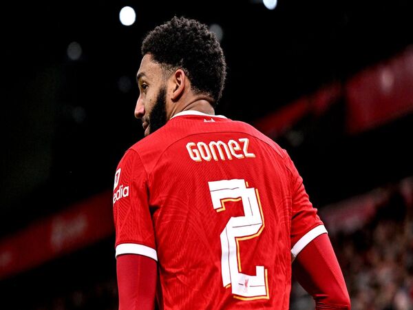 Joe Gomez disebut menjadi incaran AC Milan, jelang ditutupnya bursa transfer musim panas 2025 / via Getty Images