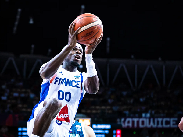 Sylvain Francisco minta maaf usai lakukan layup kontroversial lawan Slovenia.