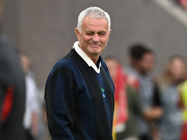 Jose Mourinho bisa kembali ke Premier League dengan melatih West Ham