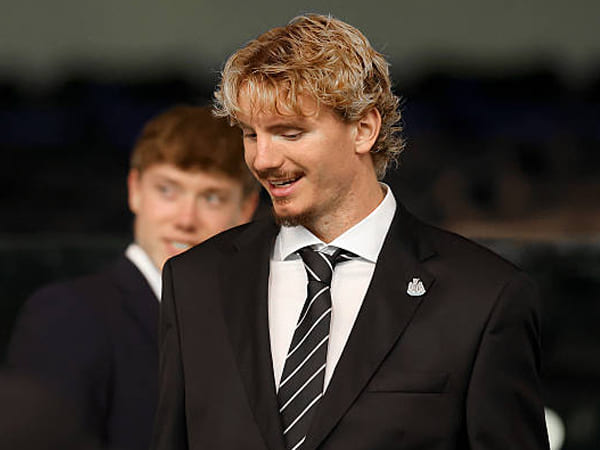 Eddie Howe Optimis Nick Woltemade Bisa Beri Dimensi Baru untuk Newcastle