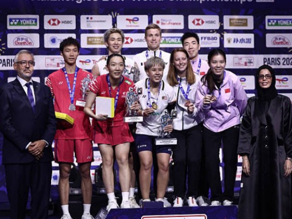 Emas Perak Tang Jie/Ee Wei dan Pearly/Thinaah Jadi Kado Terindah di Hari Merdeka