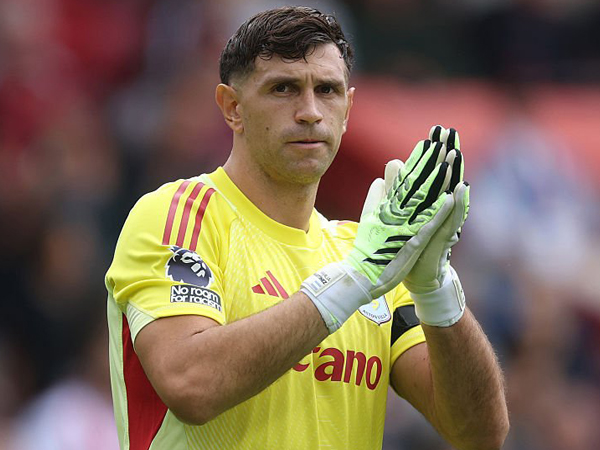 Emiliano Martinez.