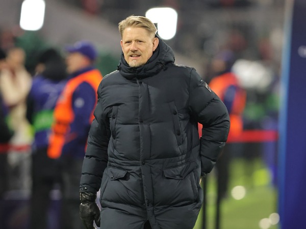 Peter Schmeichel melontarkan kritik terhadap gaya bermain Arsenal
