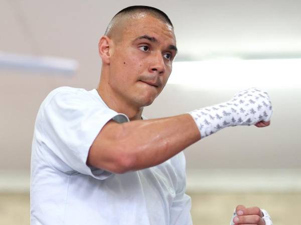 Tim Tszyu menilai Terence Crawford memiliki senjata yang sama dengan yang dimiliki Floyd Mayweather saat mengalahkan Canelo. (Foto: Fight TV)