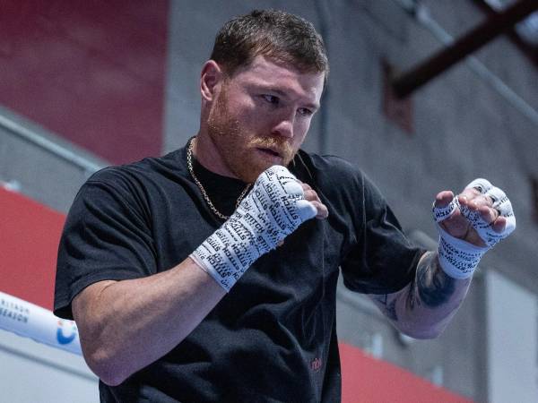 Crawford menafsirkan pilihan Canelo Alvarez untuk membawa Ennis sebagai tanda penghormatan dan pengakuan atas tantangan yang akan dihadapi. (Foto: Fight TV)