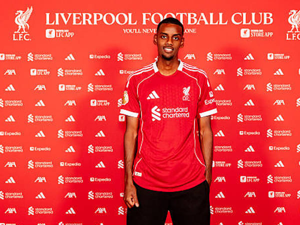 Dua Formasi Ini Bisa Buat Liverpool Duetkan Alexander Isak dan Hugo Ekitike