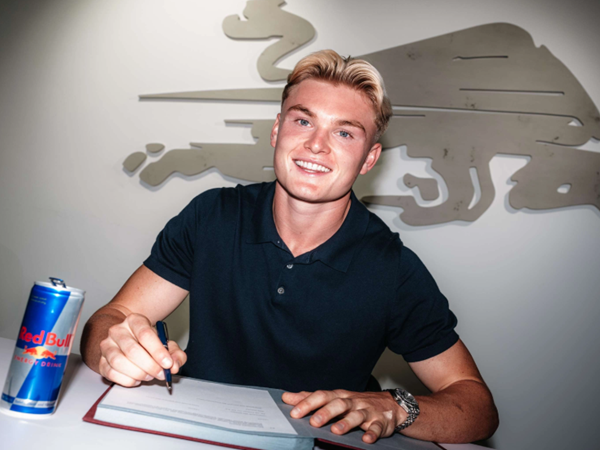 Conrad Harder Resmi Gabung RB Leipzig (Sumber: rbleipzig.com/)