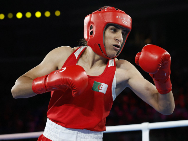 Imane Khelif menjadi figur global setelah meraih medali emas di Olimpiade Paris tahun lalu. (Foto: AP)