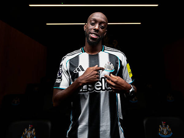 Resmi Gabung Newcastle United, Yoane Wissa Ungkap Rasa Bangganya