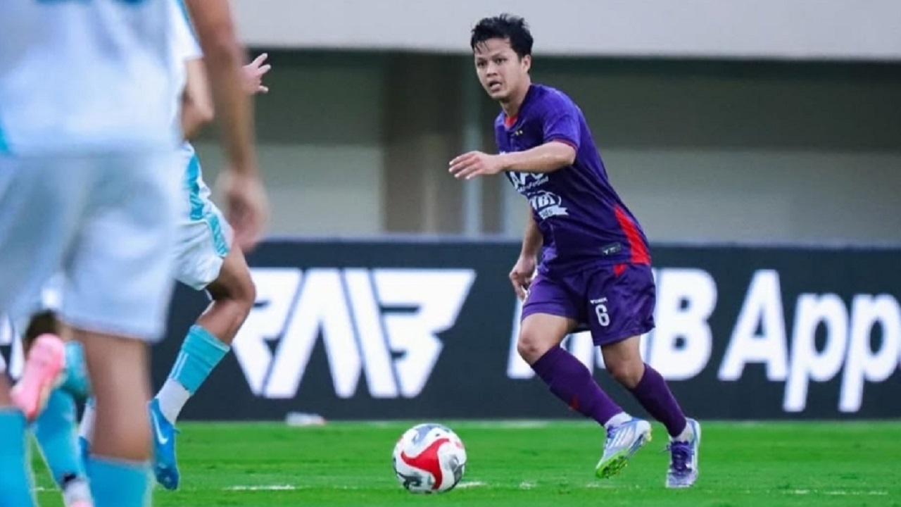 Gelandang Persik Kediri, Bayu Otto