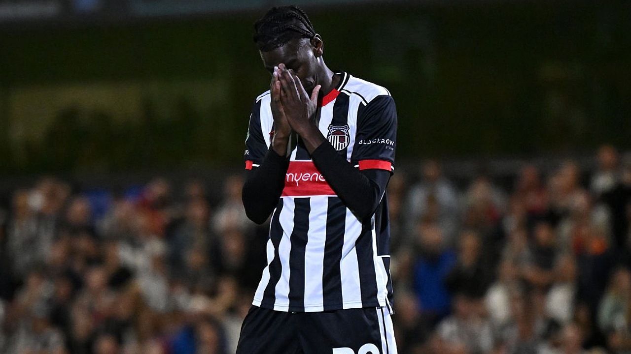 Grimsby Town telat mendaftarkan pemainnya, Clarke Oduor