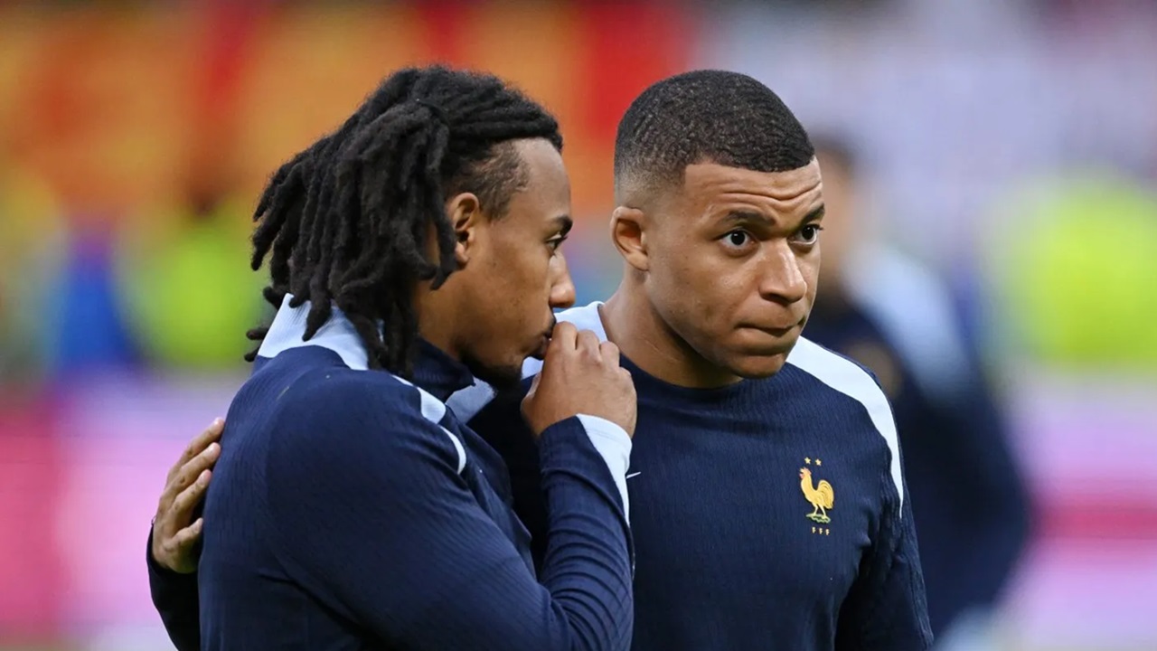Jules Kounde Kembali Memuji Kepemimpinan Kylian Mbappe