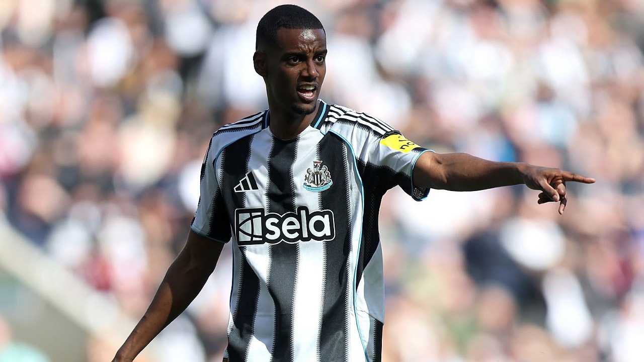 Alexander Isak dikritik oleh mantan bek Newcastle, Stuart Pearce