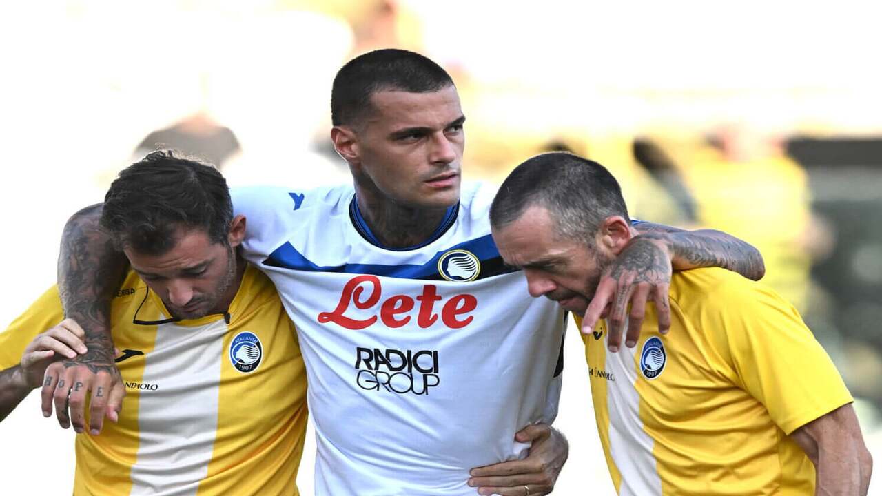 Gianluca Scamacca batal membela Timnas Italia di kualifikasi Piala Dunia 2026 edisi bulan September, menyusul cedera lutut kambuhan yang diderita sang striker / via Getty Images