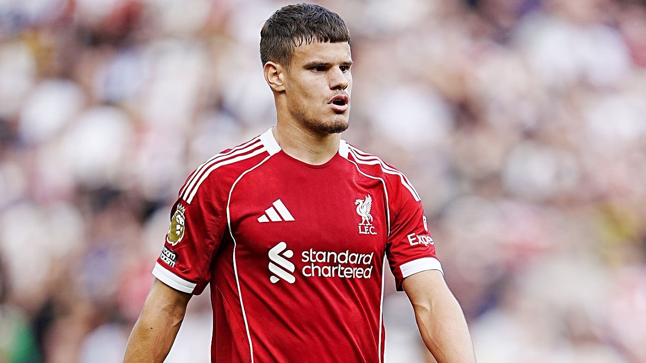 Milos Kerkez diberi wejangan oleh legenda Liverpool, Dietmar Hamann