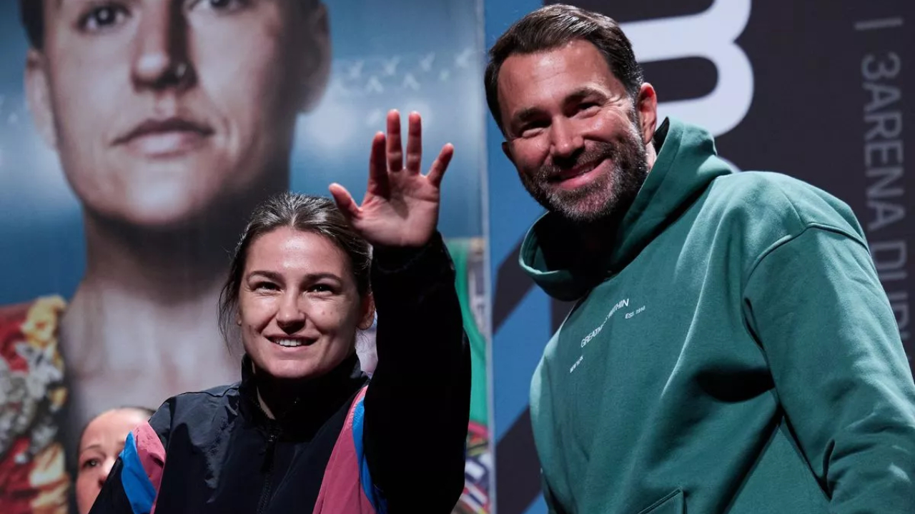 Katie Taylor (kiri) dan Eddie Hearn. (Foto: Fight TV)
