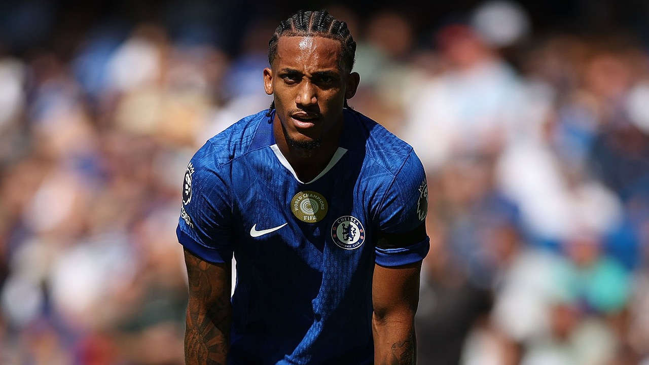 Penampilan Joao Pedro disorot oleh Emile Heskey