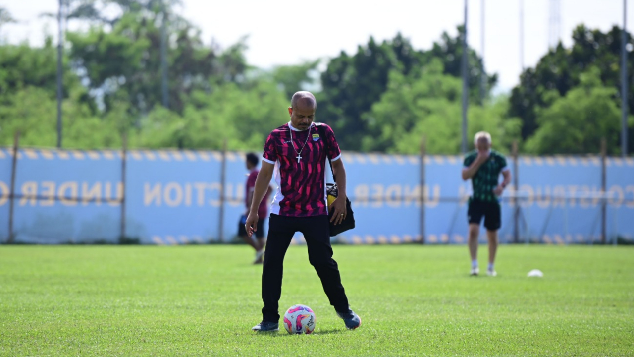 Geraldo Santos membeberkan kondisi pemulihan Adam Przybek