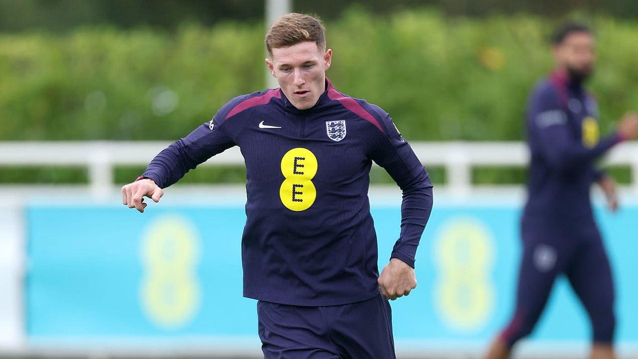 Elliot Anderson mendapat panggilan pertamanya ke timnas Inggris. (Foto: Carl Recine/Getty Images)