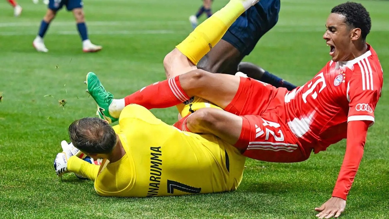 Momen Saat Gianluigi Donnarumma Melanggar Jamal Musiala Hingga Patah Kaki (Sumber: