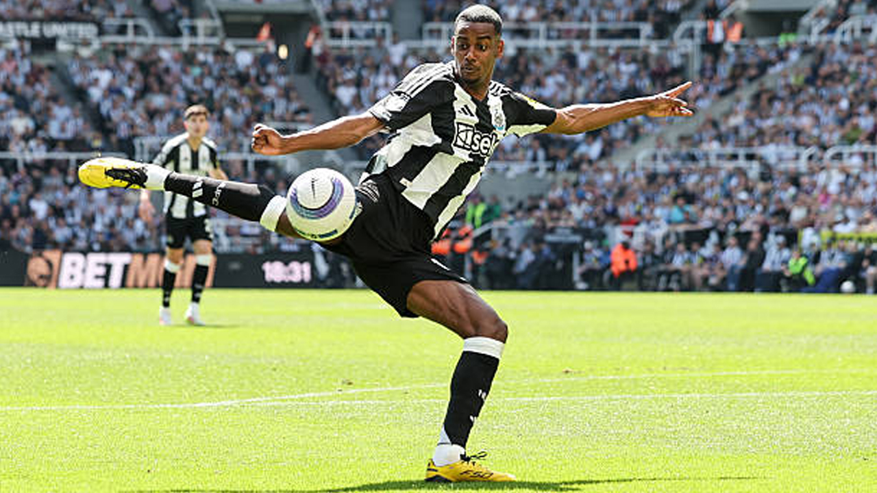 Alexander Isak via gettyimages