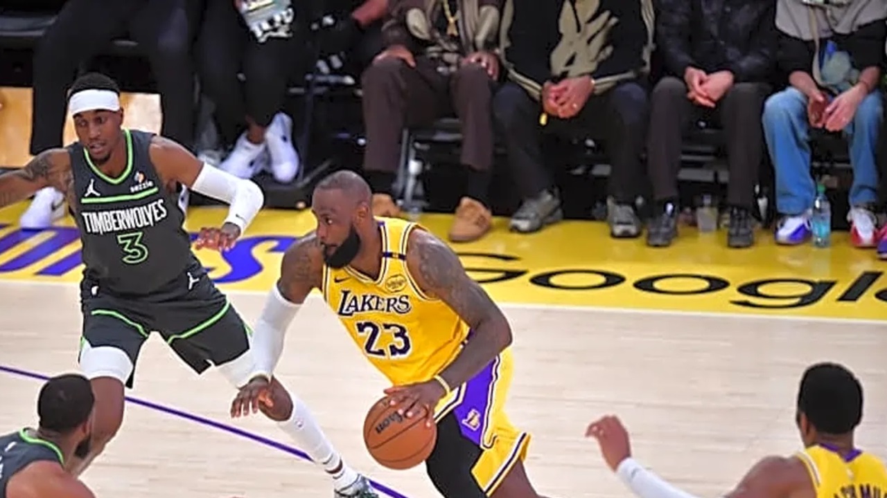 LeBron James Dikabarkan Ingin Tinggalkan Lakers
