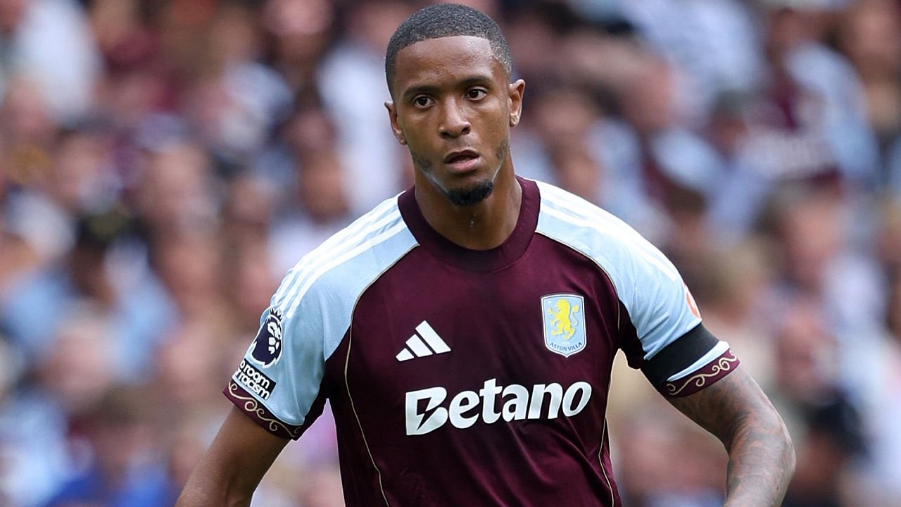 Bek Aston Villa, Ezri Konsa