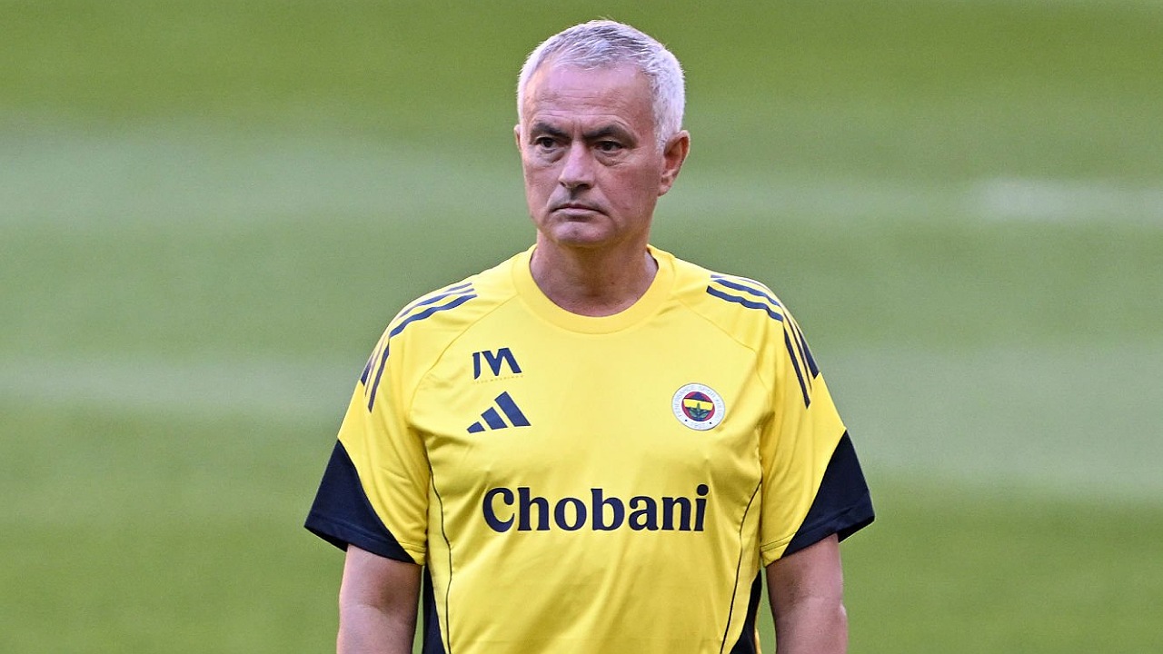 Jose Mourinho baru saja dipecat oleh Fenerbahce