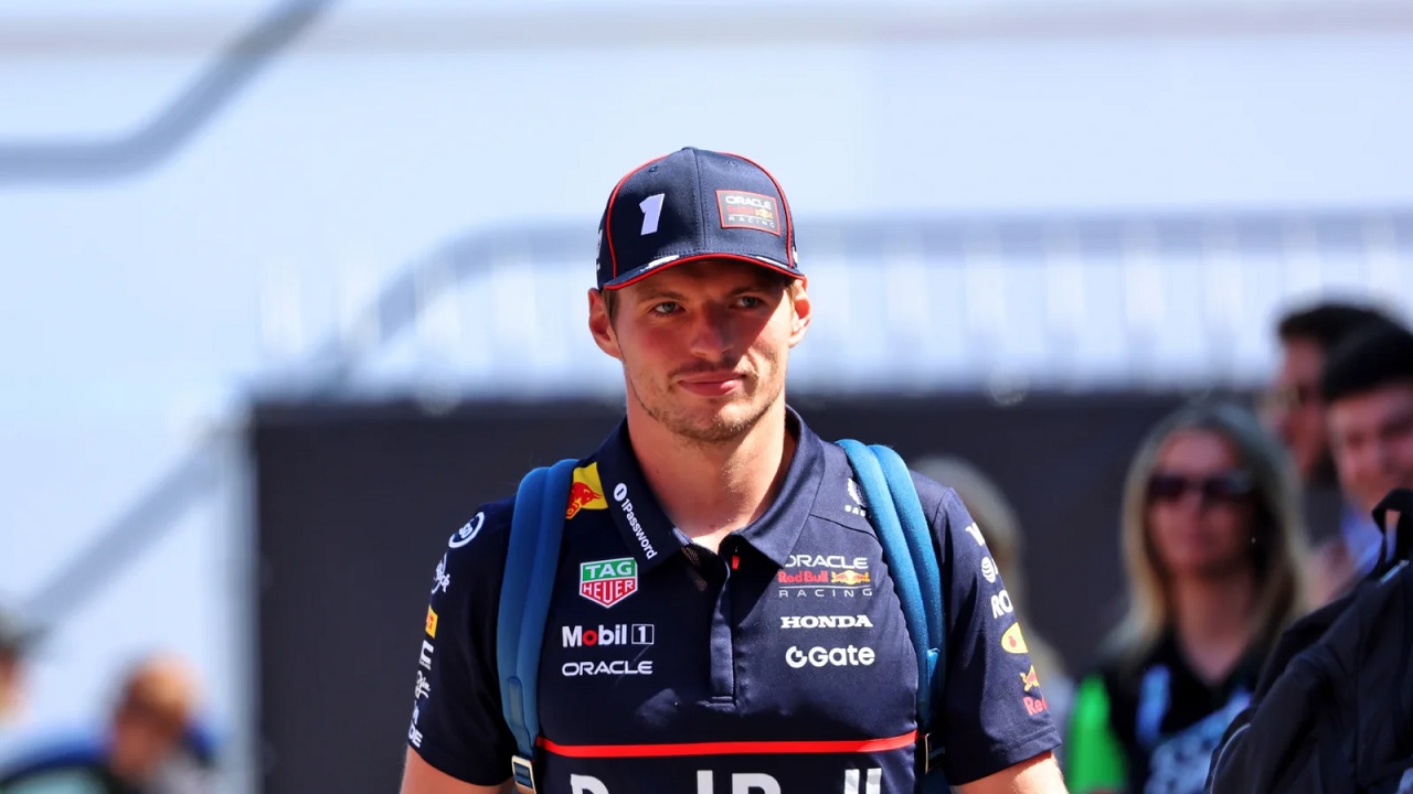 Max Verstappen tak tutup pintu gabung Ferrari di masa depan.