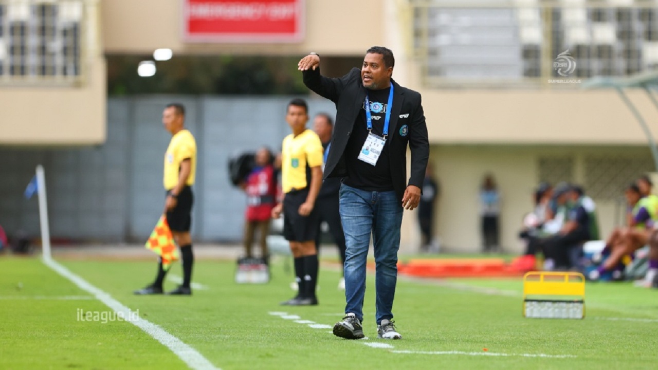 Pelatih PSBS Biak, Divaldo Alves