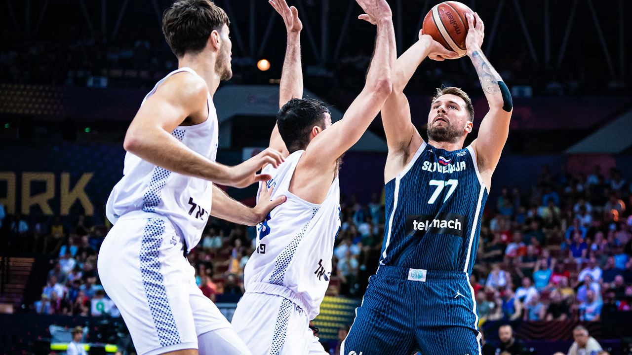 Italia akan tantang Slovenia di 16 besar FIBA Eurobasket 2025.