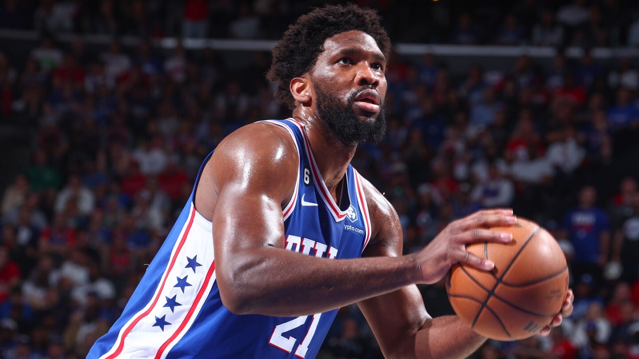 Joel Embiid diragukan bisa pulih total dari permasalahan lututnya.