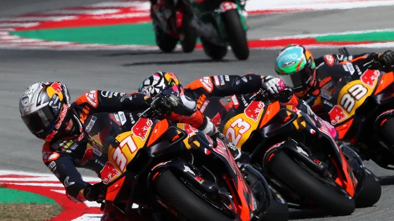 Pedro Acosta Menangkan Duel dengan Pebalap KTM