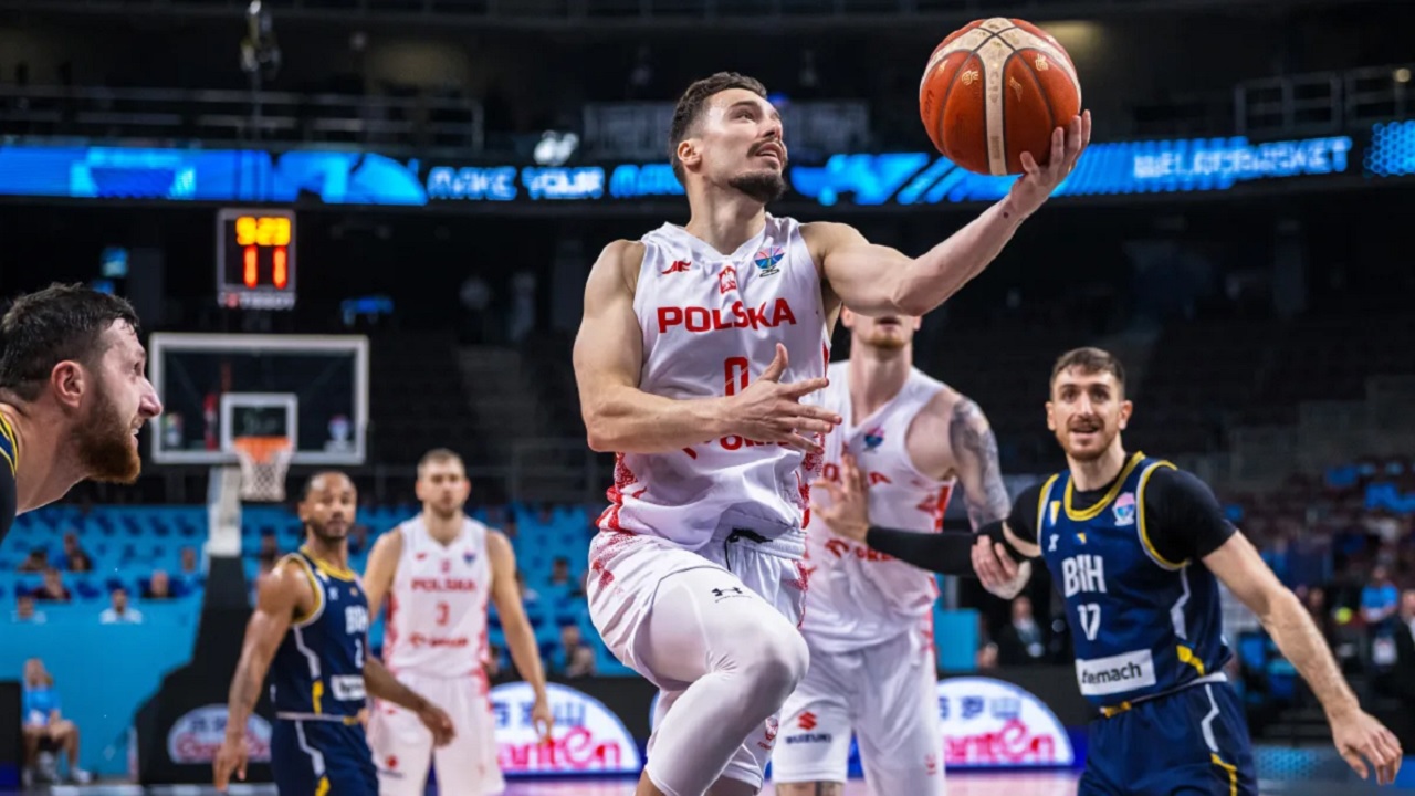 Polandia kalahkan Bosnia di babak 16 besar FIBA Eurobasket 2025.