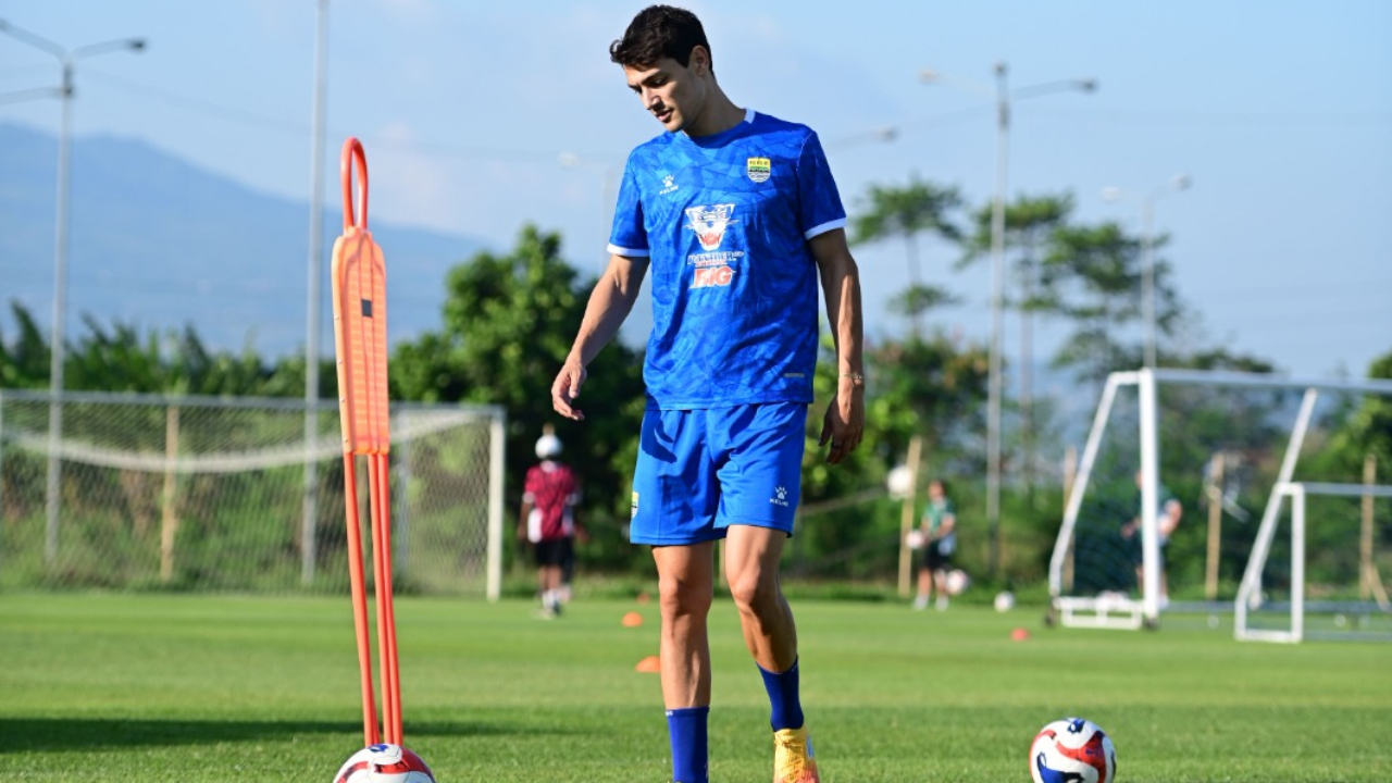 Bek Persib, Federico Barba