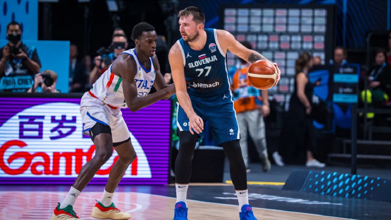 Luka Doncic hantarkan Slovenia menang atas Italia.