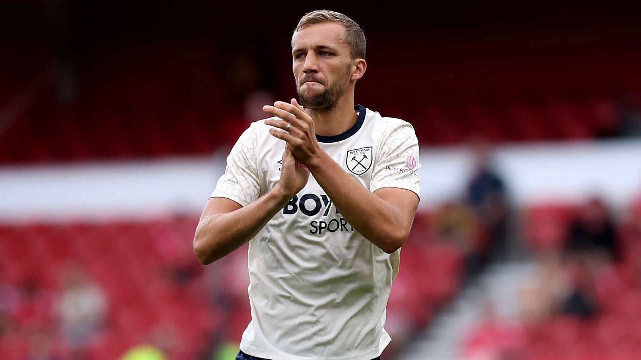 Gelandang West Ham, Tomas Soucek